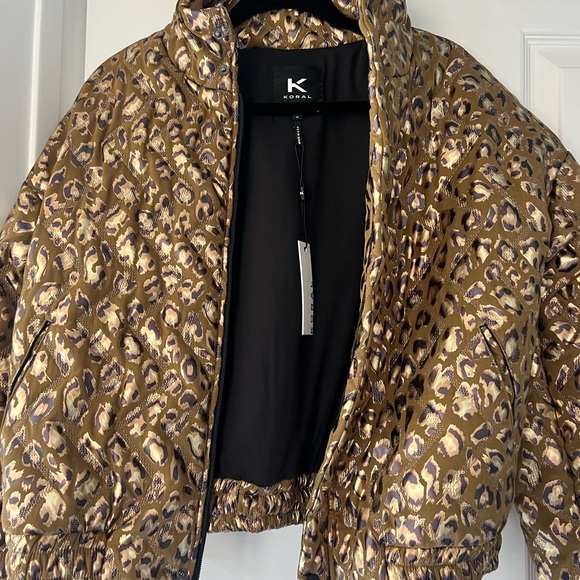 Koral Cheetah Cropped jacket with front zipper and side pockets - Picture 3 of 4